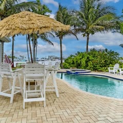 Coconut Cottage @ CLW Beach!