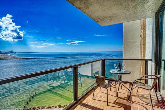 Gorgeous 2/2 condo with fantastic views 1402 - Image 2