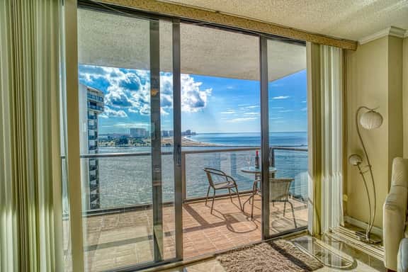 Gorgeous 2/2 condo with fantastic views 1402 - Image 3