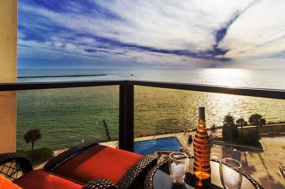 Lovely 2/2 condo at Clearwater Beach! 802 - Image 1